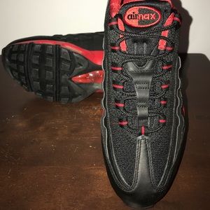 Nike Air Max ‘95 - Black/Varsity Red
